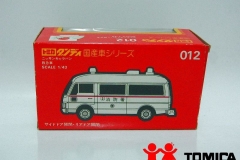 012-nissan-caravan-ambulance-b