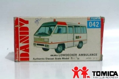 042-isuzu-lowdecker-ambulance-b