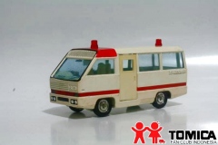 042-isuzu-lowdecker-ambulance